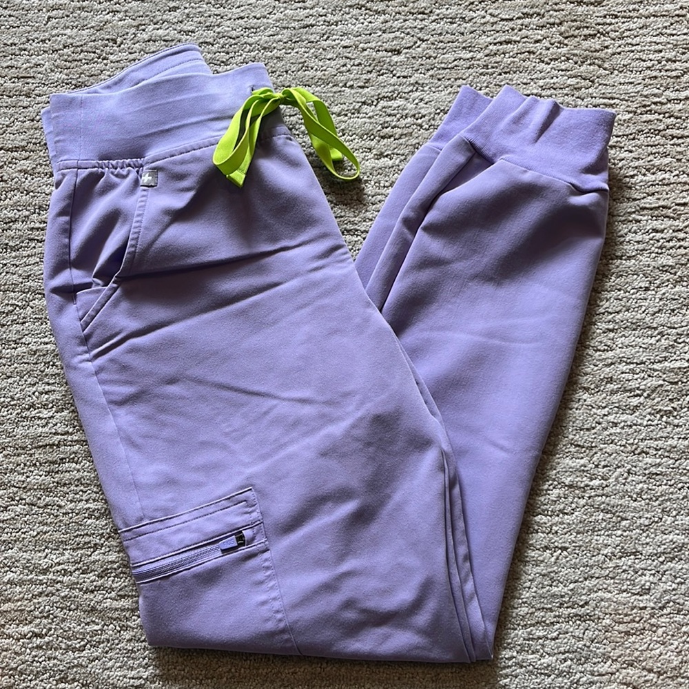 Figs: Zamora High Waisted Jogger Scrub Pants. Size: XS Petite. Color: Purple.
